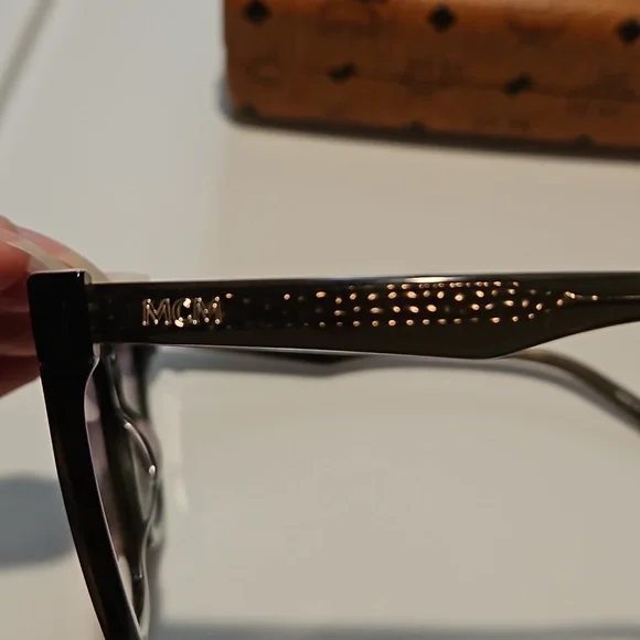 NWT MCM725S 52-20-140 grey sunglasses with hard case and cleaning cloth - Picture 3 of 15